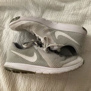 Women’s 9.5 Nike Running Shoes
